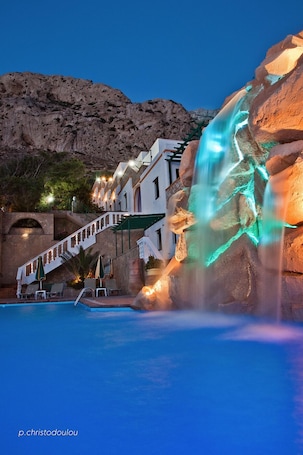 Outdoor pool, sun loungers. Finiki View Hotel Apartments