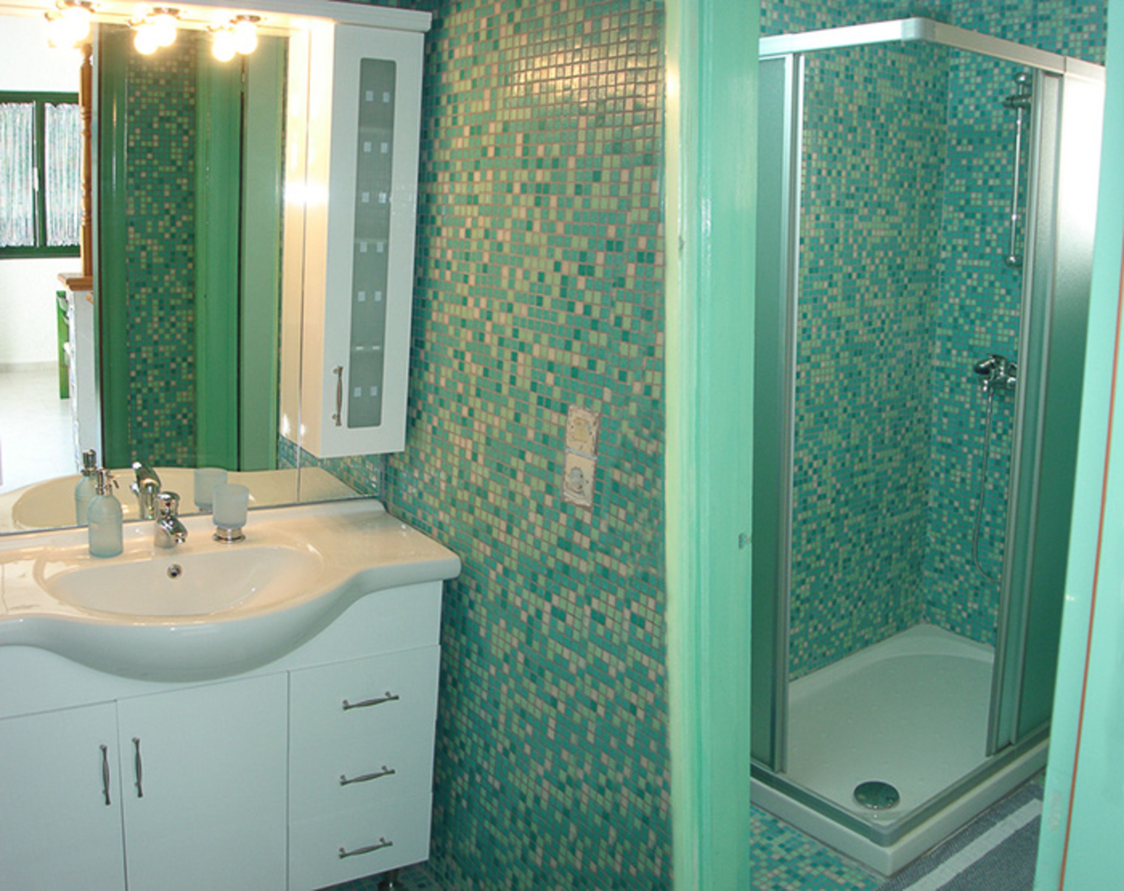 Shower, towels