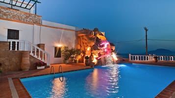 Outdoor pool, pool loungers