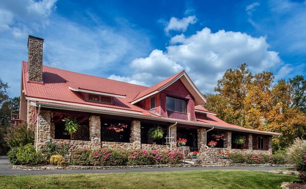 Exterior - Hilltop Manor Bed and Breakfast (Hot Springs)