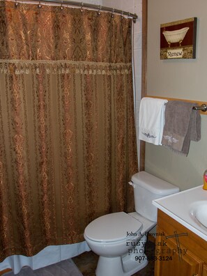 Moonberry Room – Queen | Premium bedding, bed sheets - A Hyde Away Inn B&B (Tok)