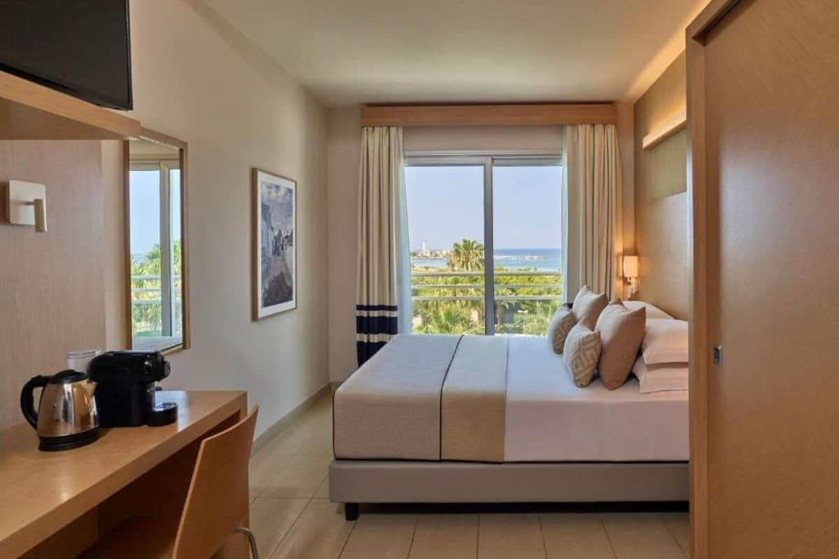 Junior Suite, Sea View | Down comforters, in-room safe, desk, laptop workspace