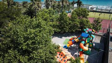 Area giochi per bambini (all'aperto)