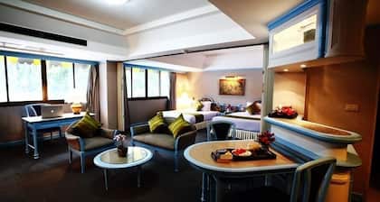 Sawasdee Langsuan Inn