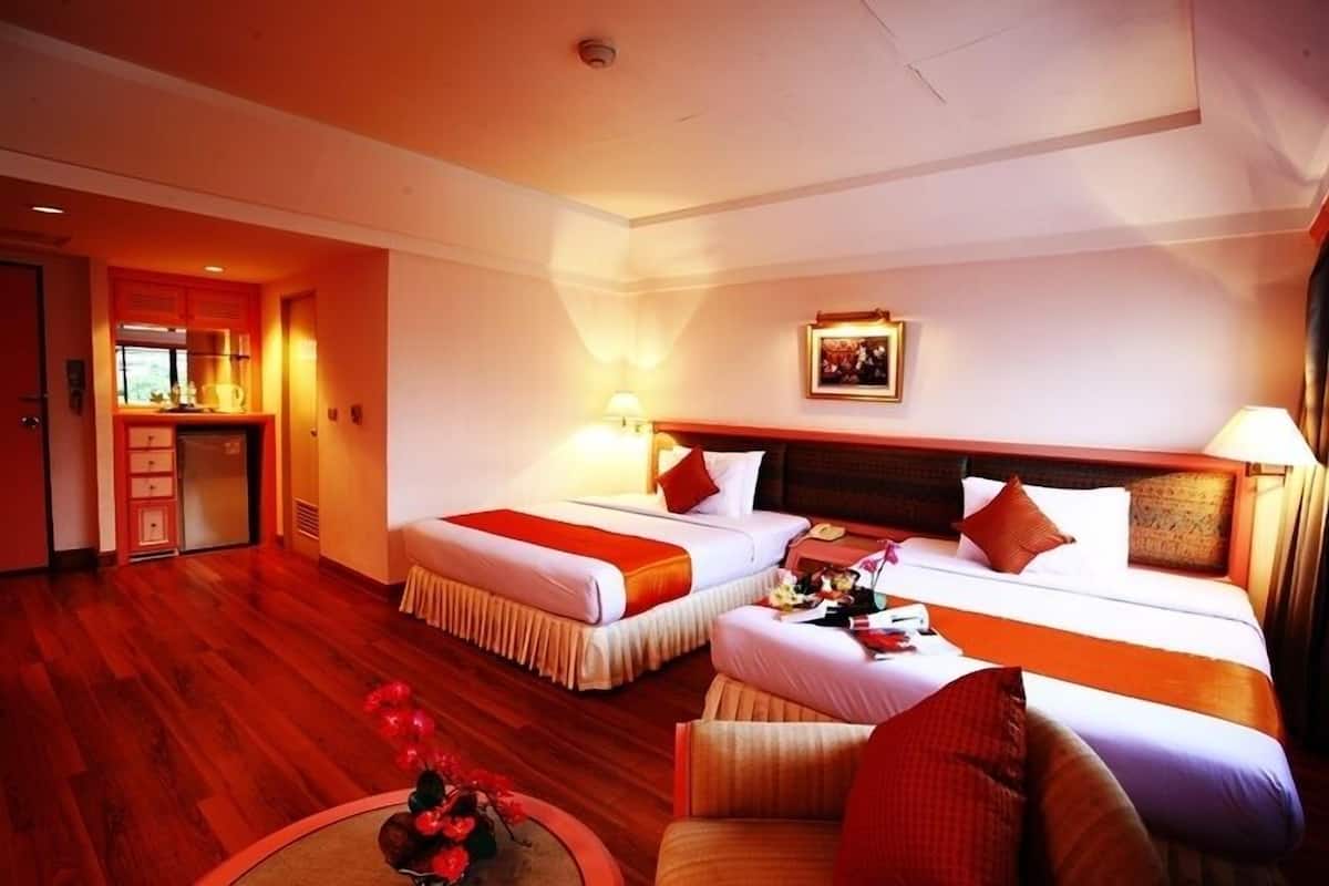 Deluxe room | In-room safe