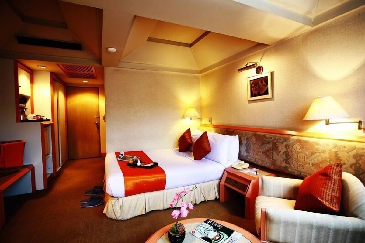 Standard room | In-room safe