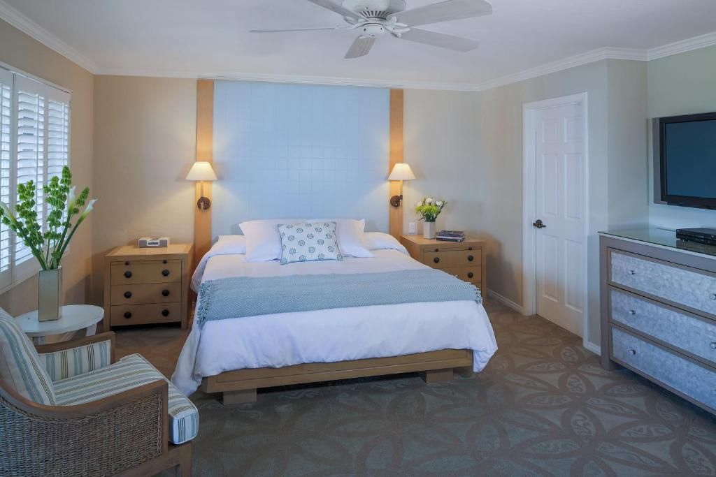In-room safe, iron/ironing board, WiFi (free), bed sheets