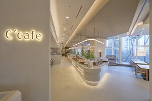 Se sirven desayunos y almuerzos