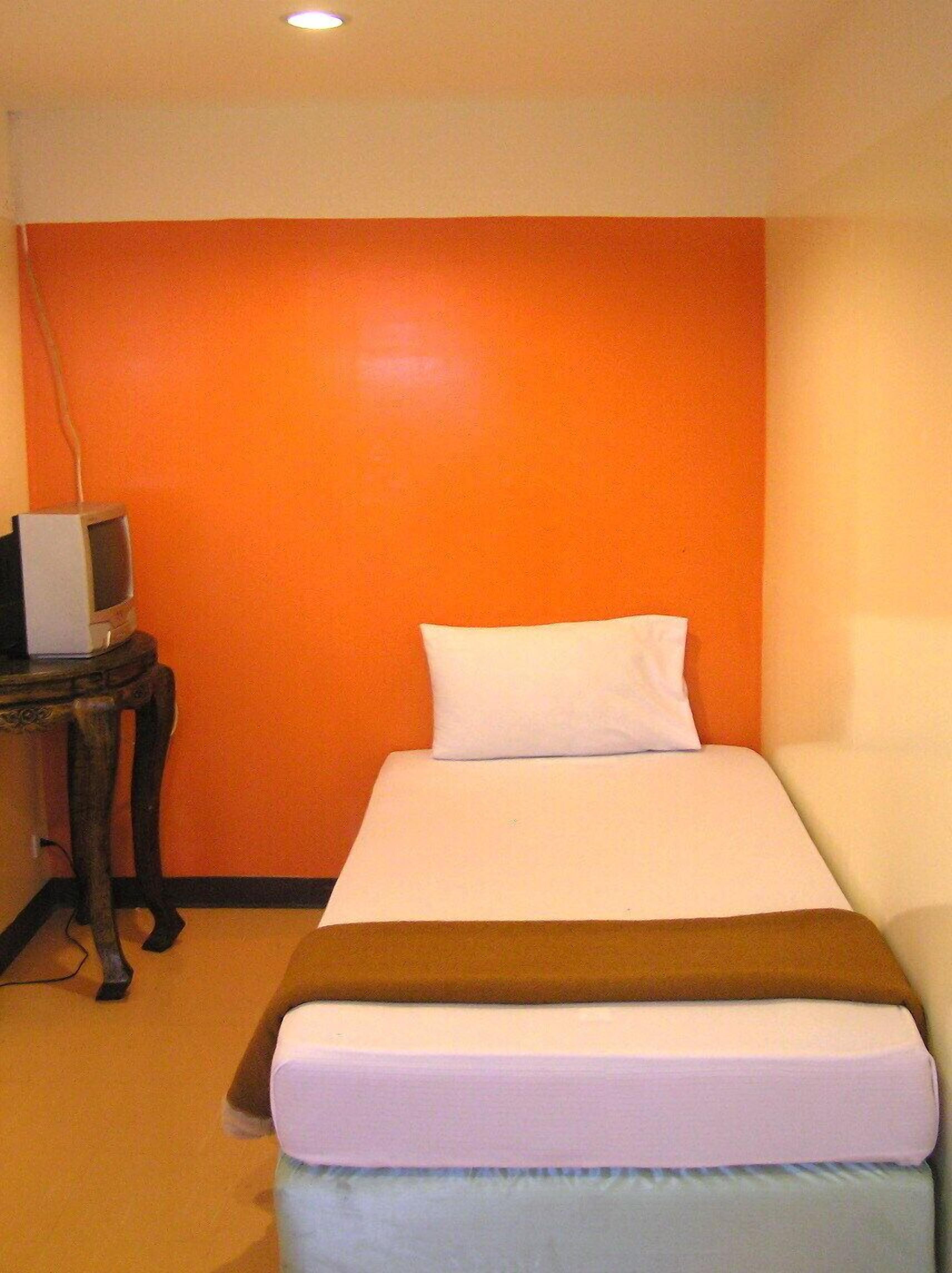 Single Room with Shared Bathroom