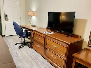 1 bedroom, down duvets, Select Comfort beds, desk