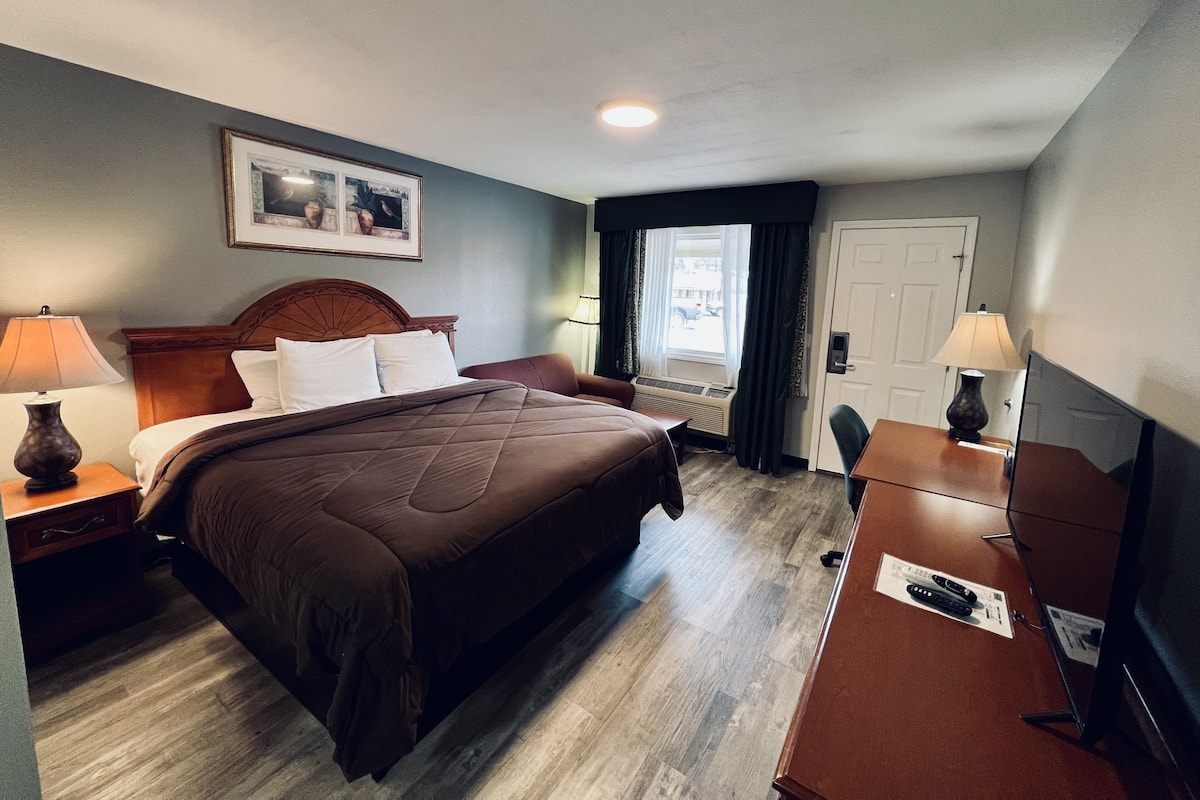 1 bedroom, down comforters, Select Comfort beds, desk