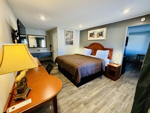 Suite de lujo, 1 cama de matrimonio grande | 1 dormitorio, edredones de plumas, colchones Select Comfort y escritorio