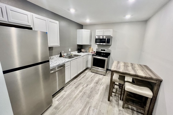 Luxury Suite, 1 King Bed | Private kitchen