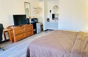 1 bedroom, down duvets, Select Comfort beds, desk