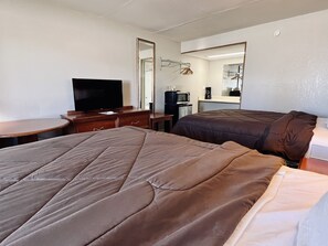 1 dormitorio, edredones de plumas, colchones Select Comfort y escritorio