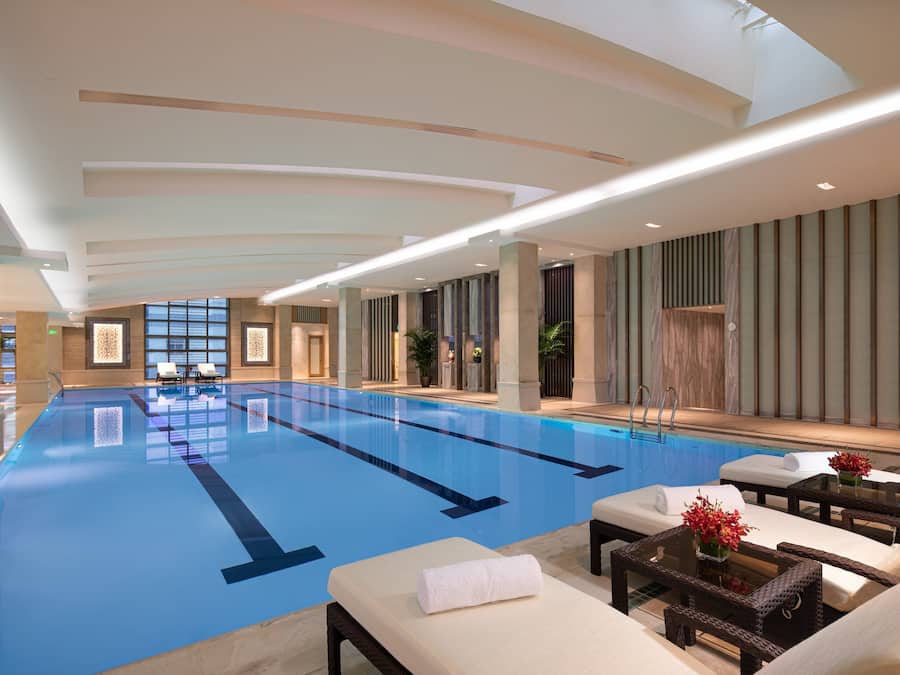 Kolam renang tertutup