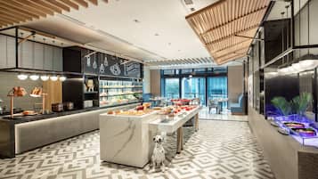 Petit déjeuner buffet servi tous les jours en supplément