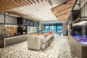 Daily buffet breakfast for a fee - Crowne Plaza Shanghai Nanjing Road by IHG (Shanghai)
