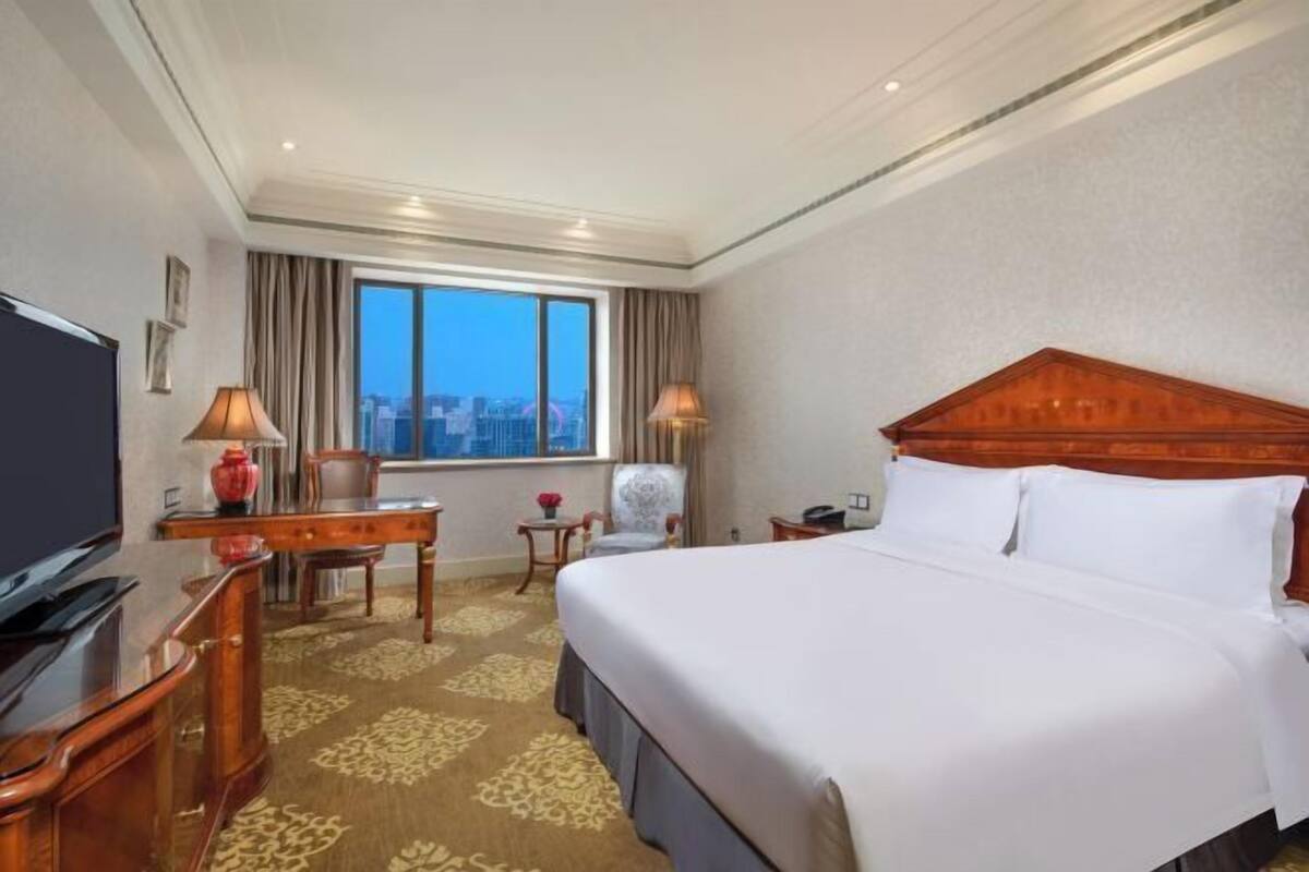 Ropa de cama de alta calidad, minibar, caja fuerte y escritorio
