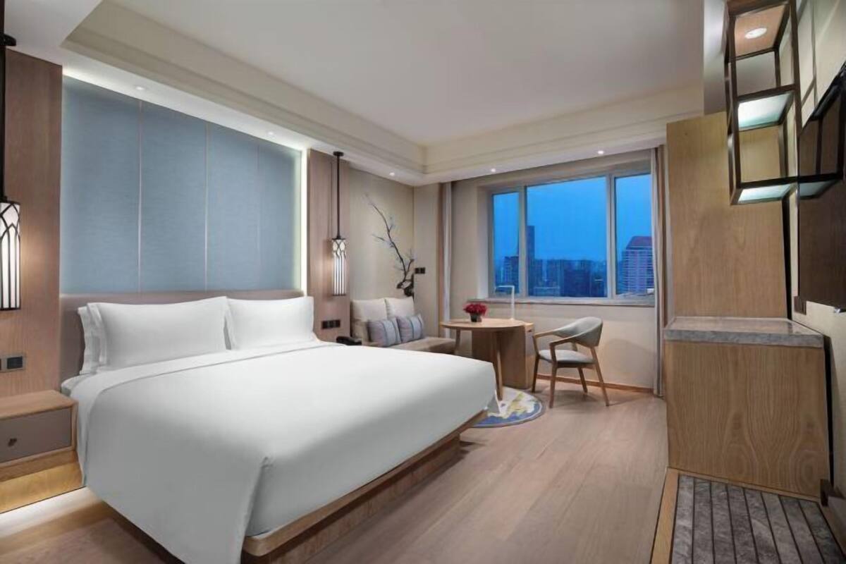 Ropa de cama de alta calidad, minibar, caja fuerte y escritorio