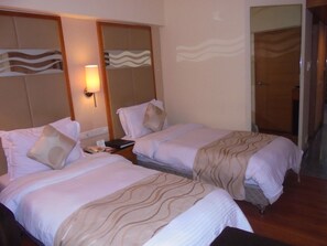 Deluxe Room | Premium bedding, minibar, in-room safe, desk - Lords Plaza, Ankleshwar (Ankleshwar)