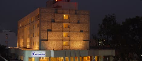 Façade de lâhĂ©bergement - soirĂ©e/nuit