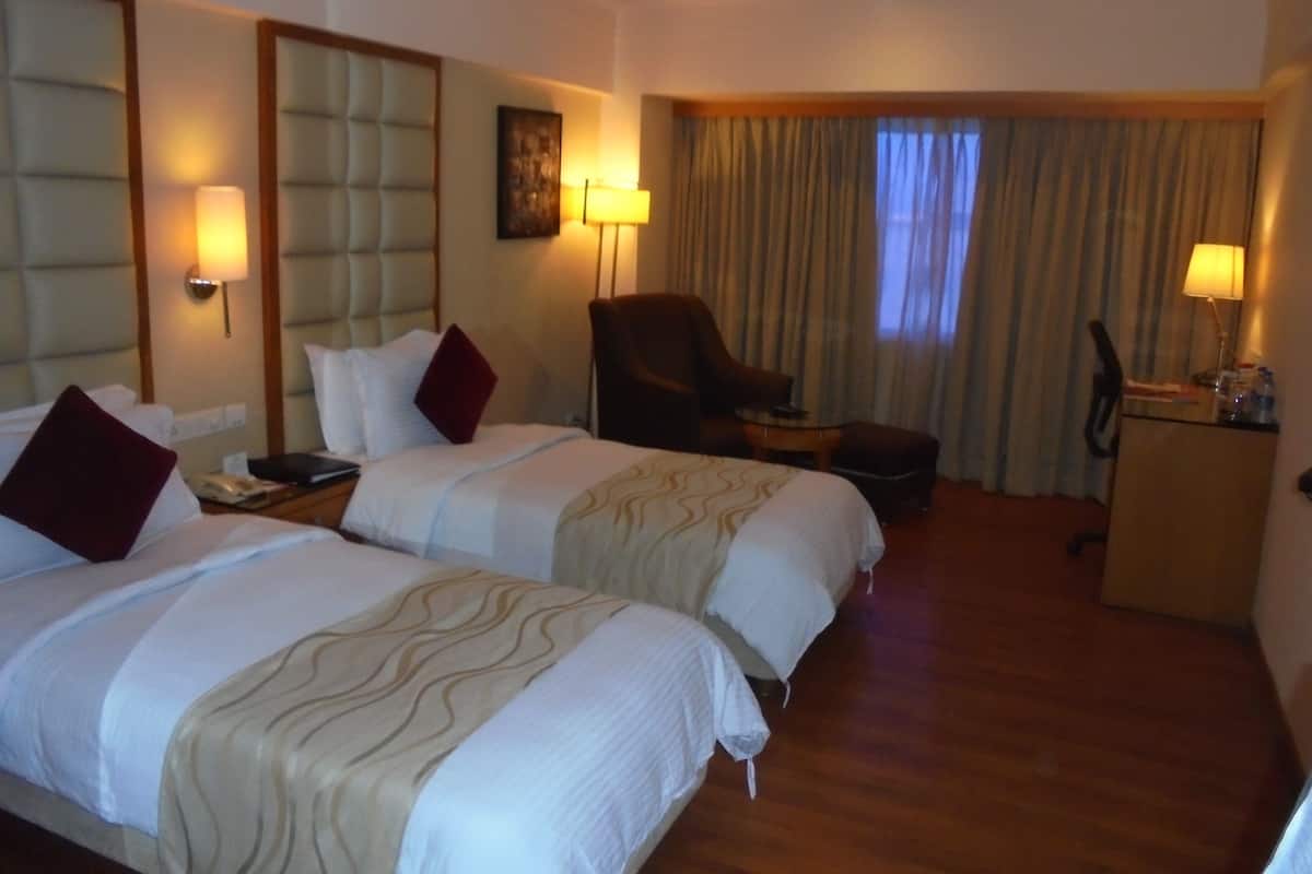 Club Room | Premium bedding, minibar, in-room safe, desk