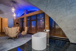 프레지덴셜 듀플렉스 (Unlimited Water and sauna world acces) | 미니바, 객실 내 금고, 책상, 암막 커튼