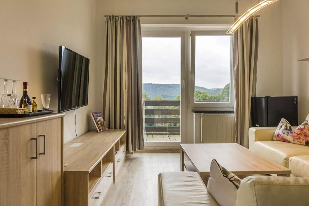 Appartamento panoramico, 2 camere da letto, vista montagna | 2 camere, minibar, una cassaforte in camera, Wi-Fi gratuito