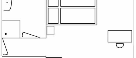 Distribución de una habitación de hotel con cama, escritorio, silla, televisor y baño.