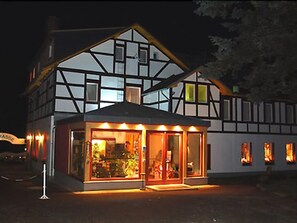 Front of property - evening/night - PanoramaHotel Lilienstein (Koenigstein)