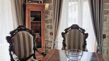 Standard Apartment, 1 Bedroom, Terrace | Living area