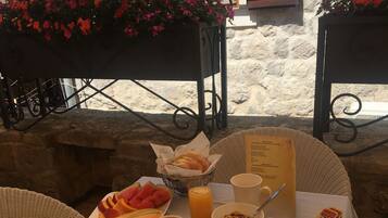 Petit déjeuner composé de spécialités régionales compris tous les jours