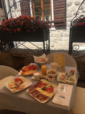Free daily local cuisine breakfast