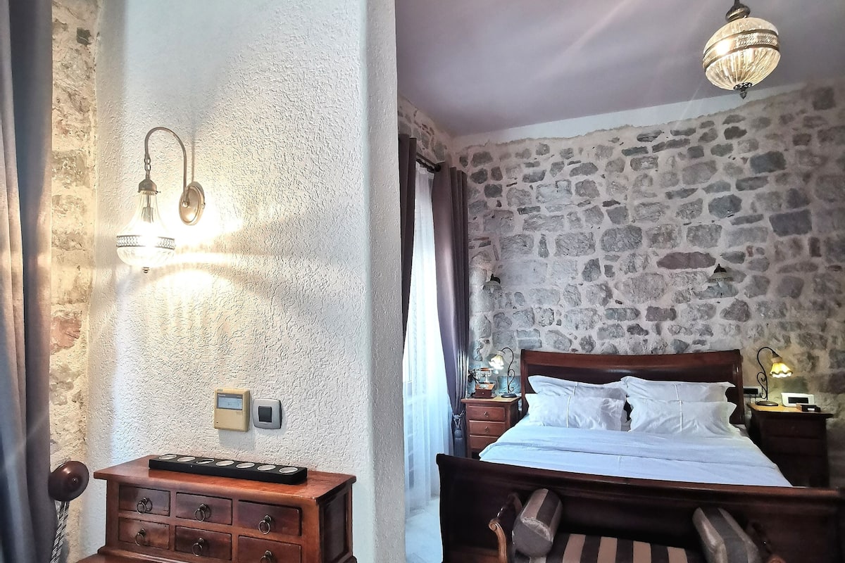 Standard Apartment, 1 Bedroom, Terrace | Minibar, in-room safe, individually decorated, individually furnished