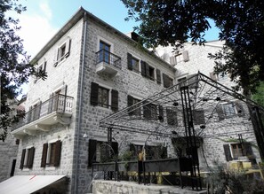 Front of property - Hotel Villa Duomo (Kotor)