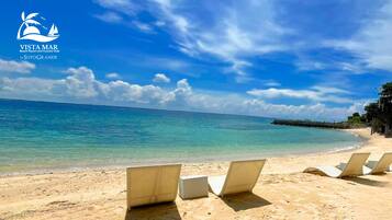 Di pantai, bola tampar pantai