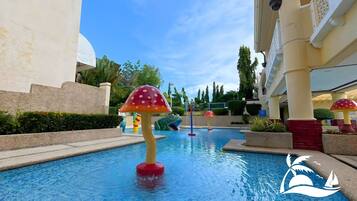 3 outdoor pools, open 8:00 AM to 8:00 PM, sun loungers