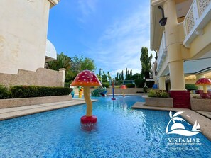 3 outdoor pools, open 8:00 AM to 8:00 PM, pool loungers