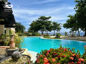 3 outdoor pools, open 8:00 AM to 8:00 PM, sun loungers