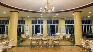 Breakfast, lunch, dinner served; Filipino cuisine, pool views