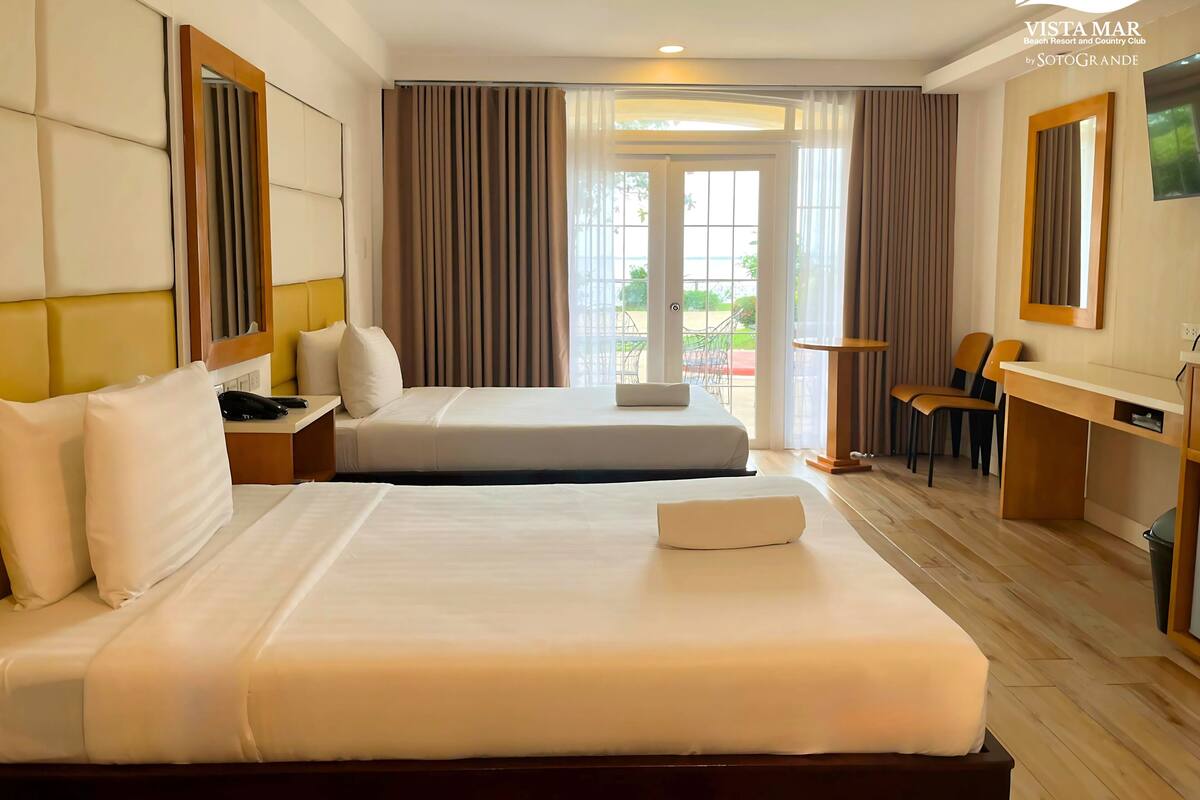 In-room safe, bed sheets