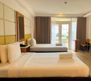 Premier tvåbäddsrum | Värdeförvaringsskåp på rummet, gratis wi-fi och sängkläder