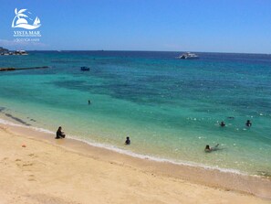 På stranden och volleyboll