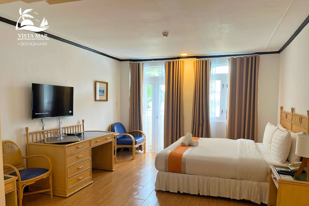 Second Floor Deluxe Queen Room | In-room safe, free WiFi, bed sheets
