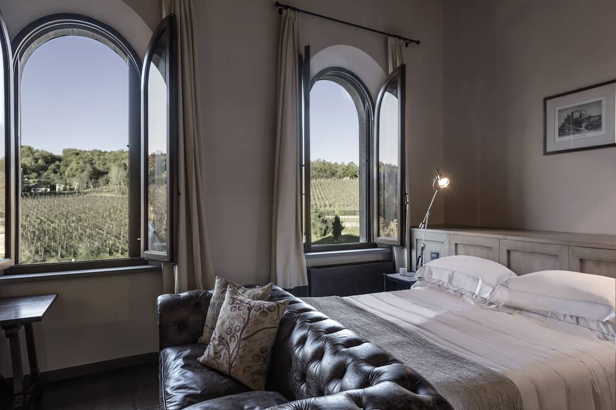 executive suite | 1 bedroom, hypo-allergenic bedding, minibar, in-room safe