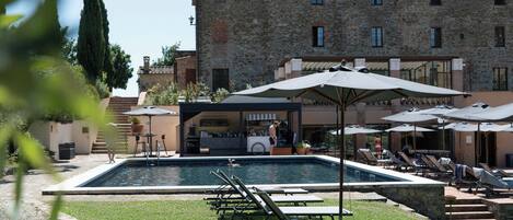 2 piscinas techadas, una piscina al aire libre de temporada