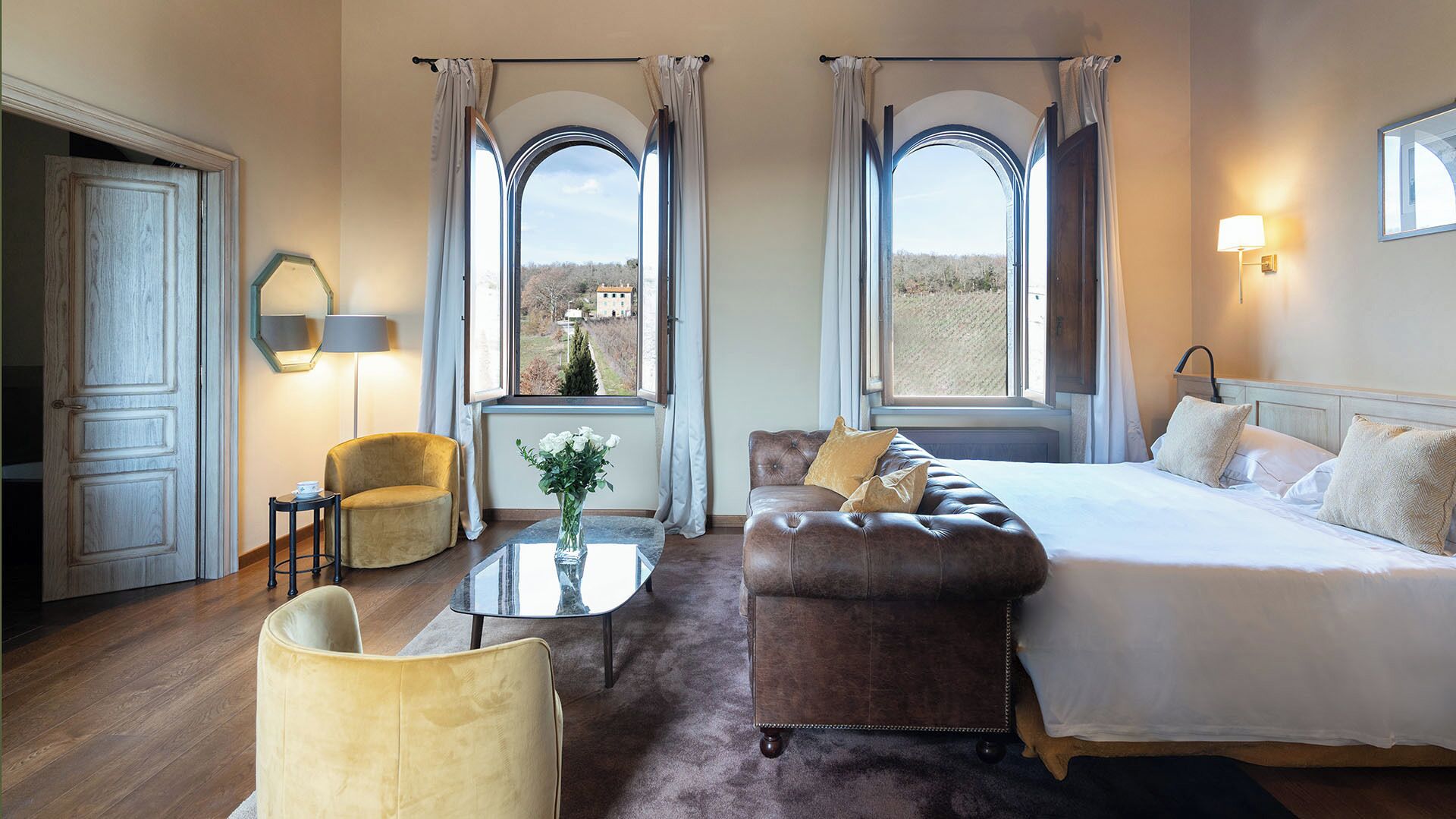 Suite – executive | Bad | Designertoalettartikler, hårføner, badekåper og tøfler