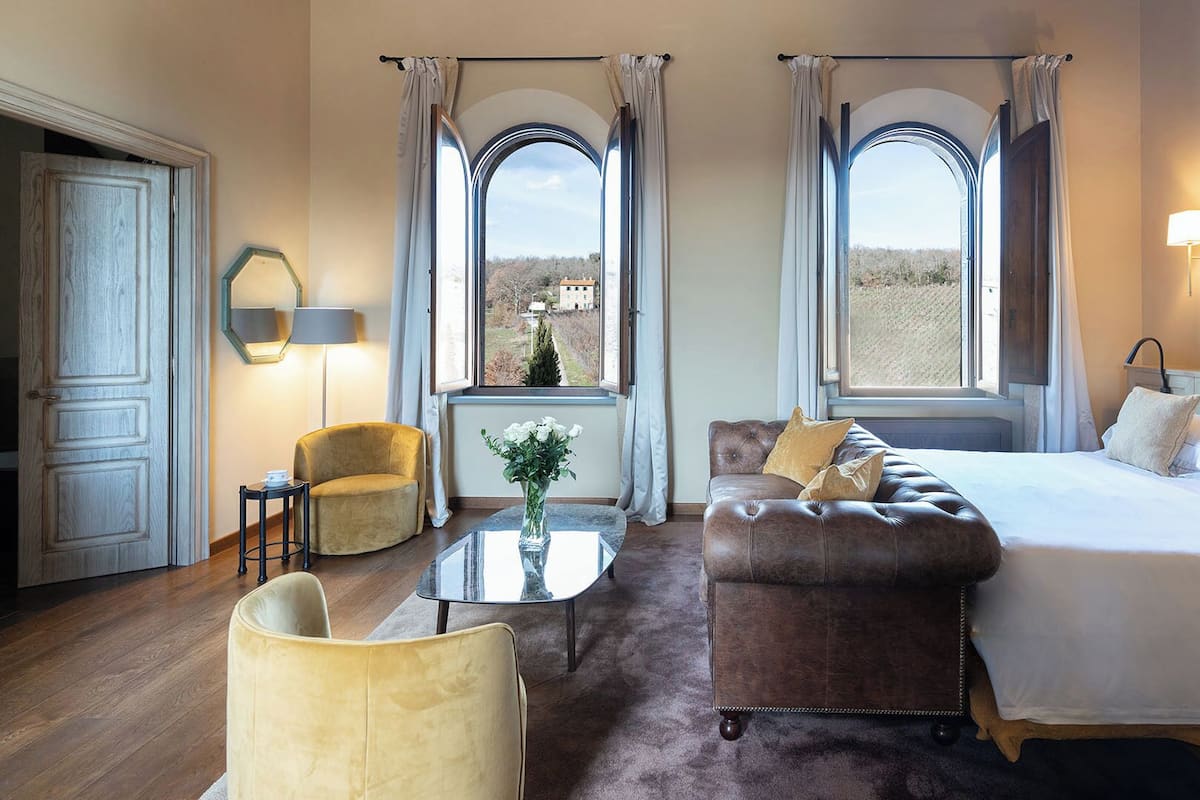 Suite – executive | Bad | Designertoalettartikler, hårføner, badekåper og tøfler