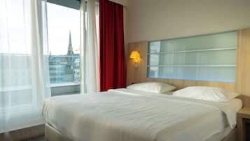 Junior Suite | Hypo-allergenic bedding, in-room safe, desk, laptop workspace